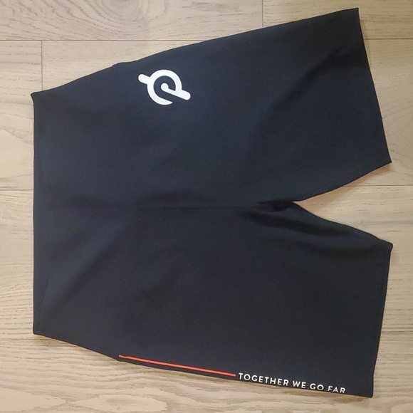 PELOTON SHORTS - Picture 2 of 5